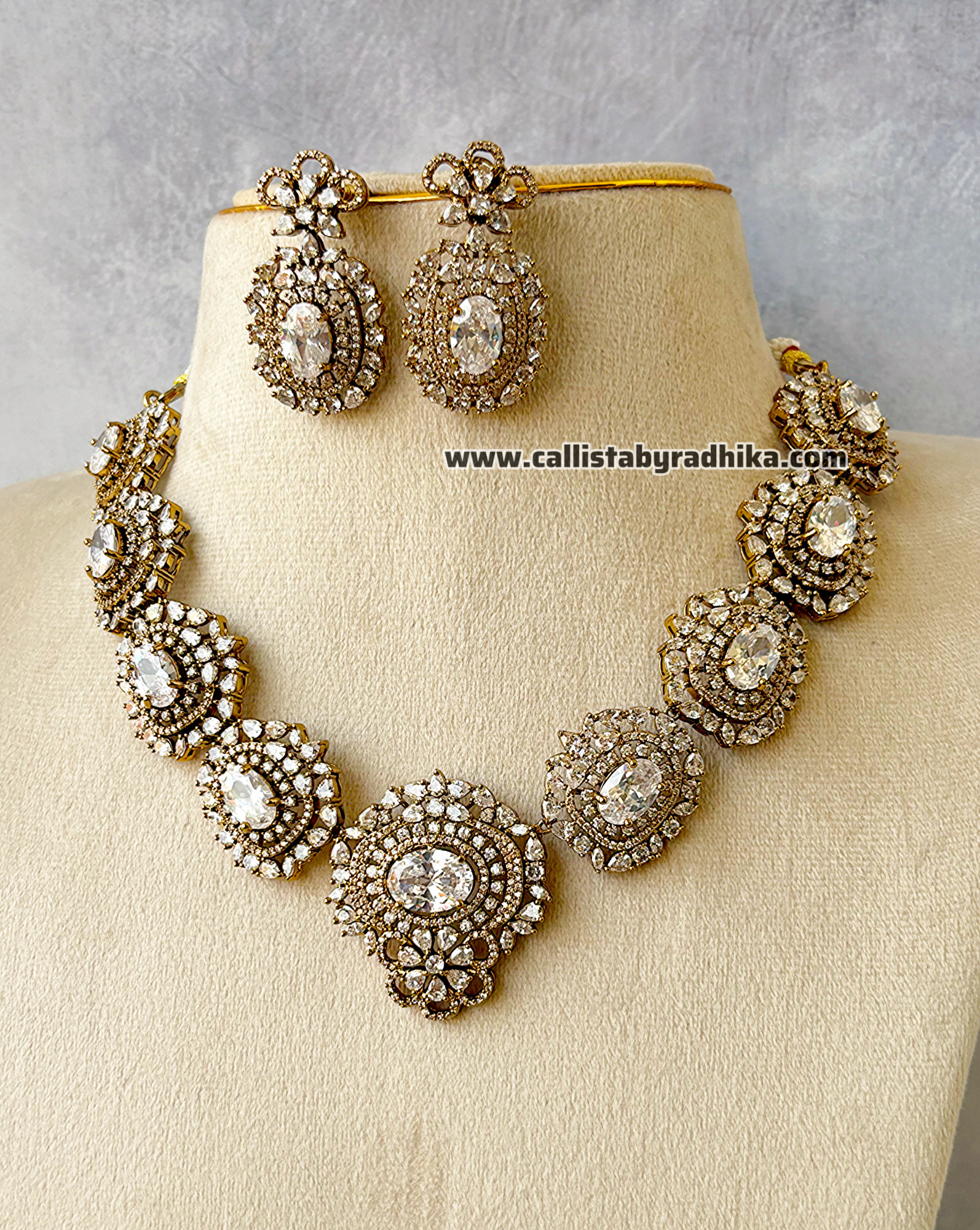 White Stone Moissainte Choker