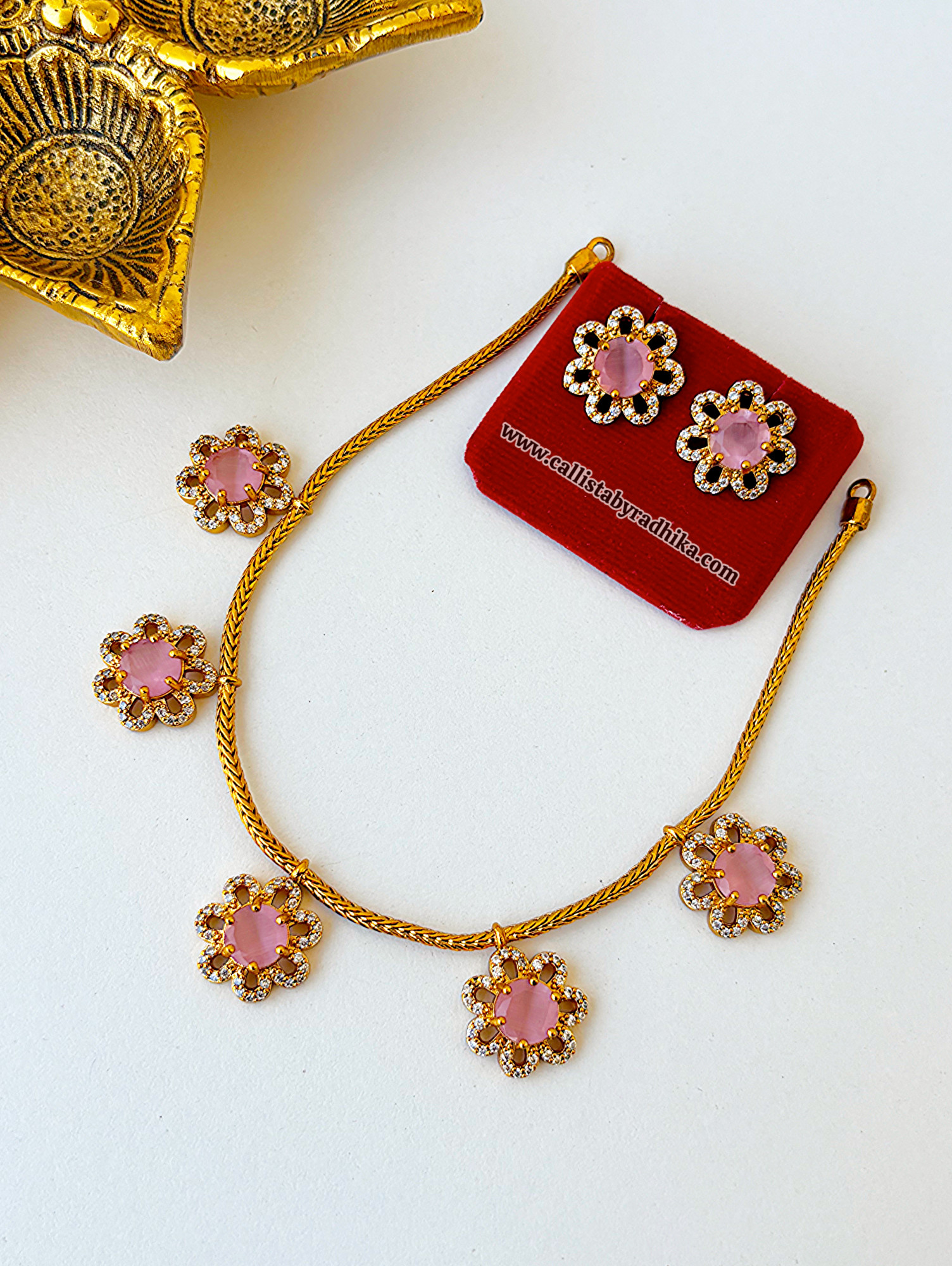 5 Stone Flower Attigai