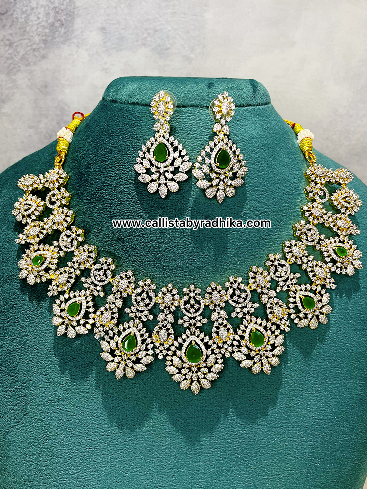Grand emerald Green Stone Neckpiece