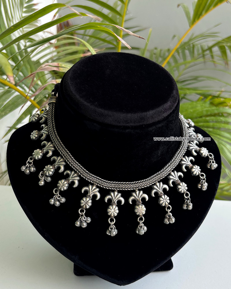 Image of Solid Silver Neckpiece