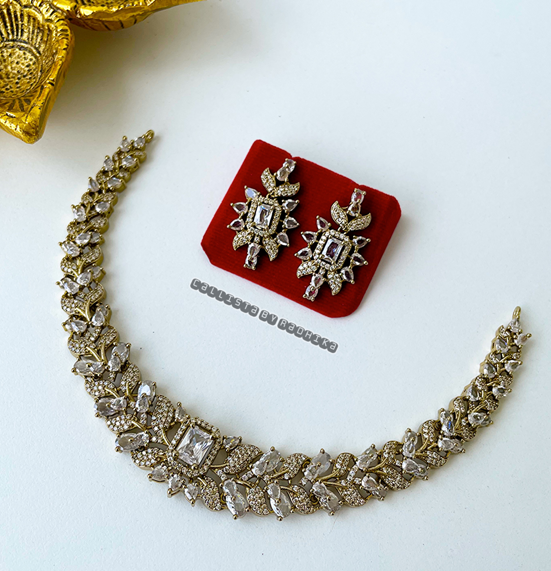 Stone Neckpiece (STN-002)