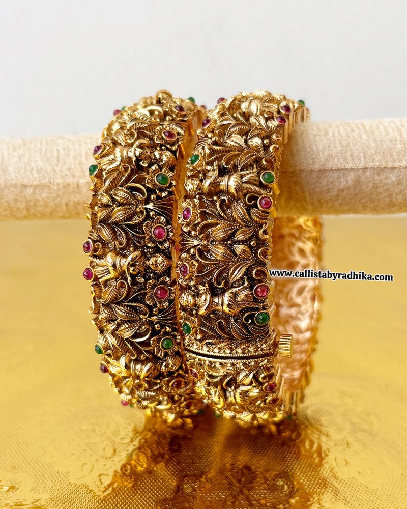 Image of Bridal Gold Polish Nakshi Bangle