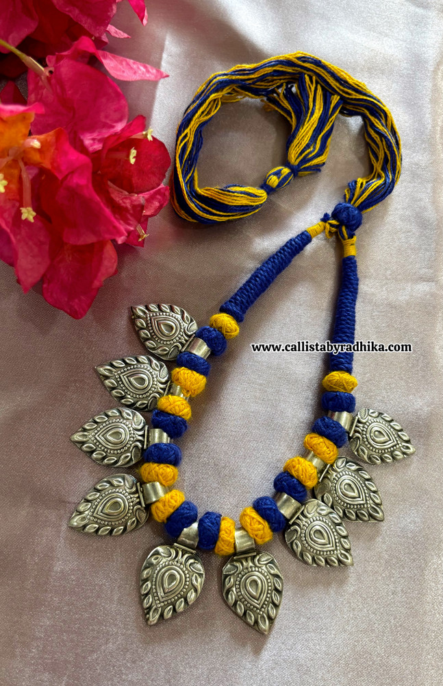 Image of Thread Neckpiece