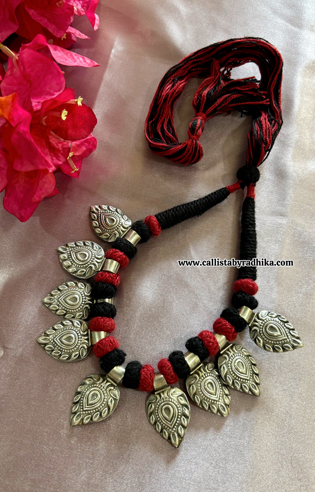 Thread Neckpiece
