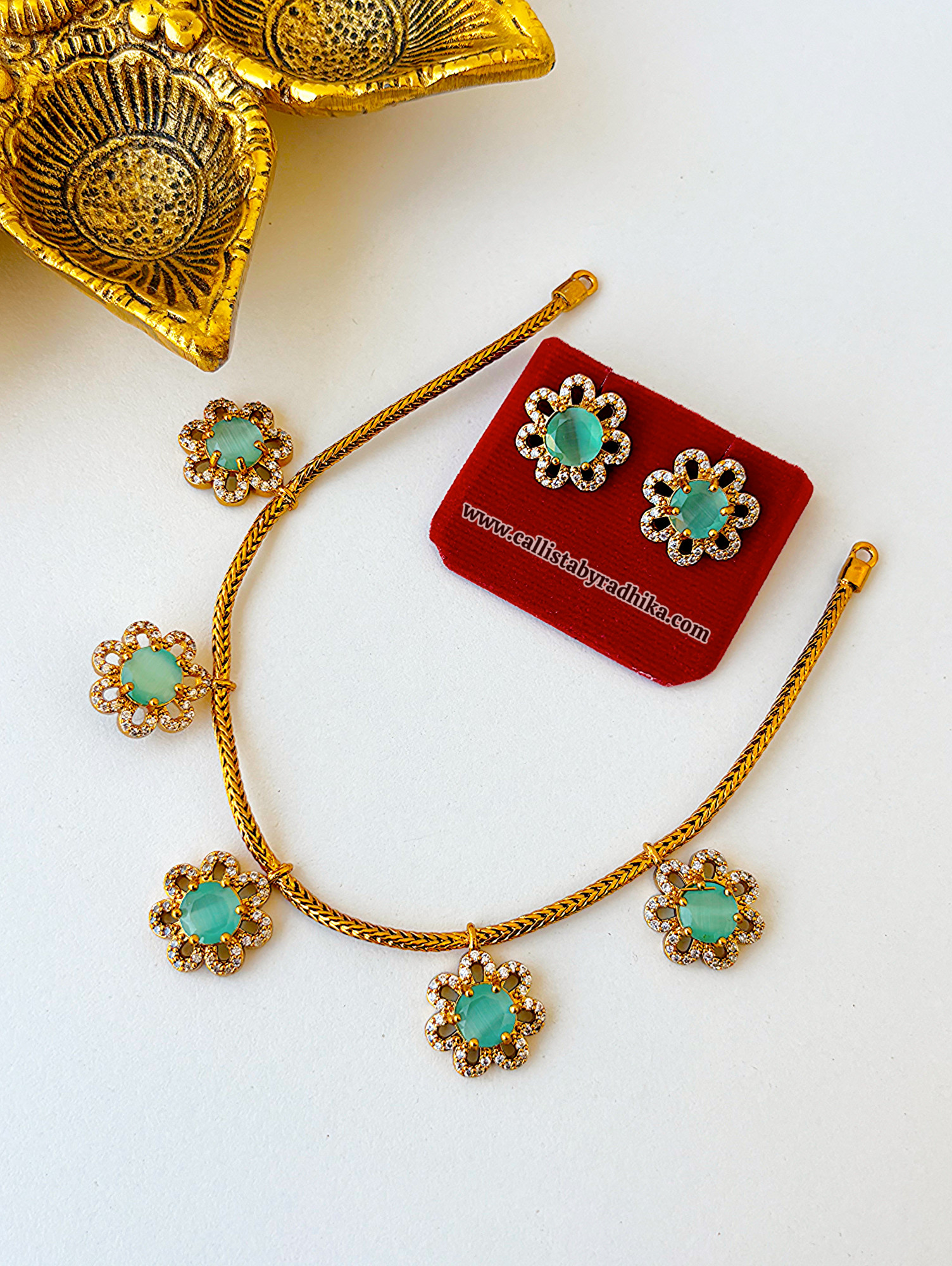 5 Stone Flower Attigai