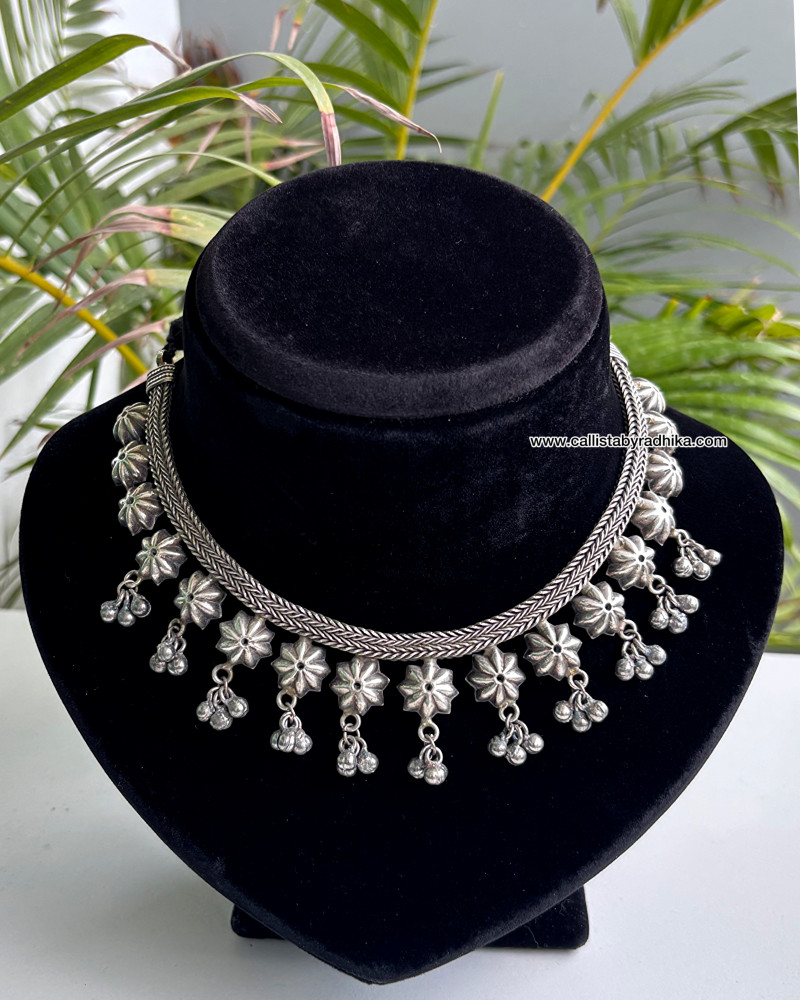 Image of Solid Silver Neckpiece