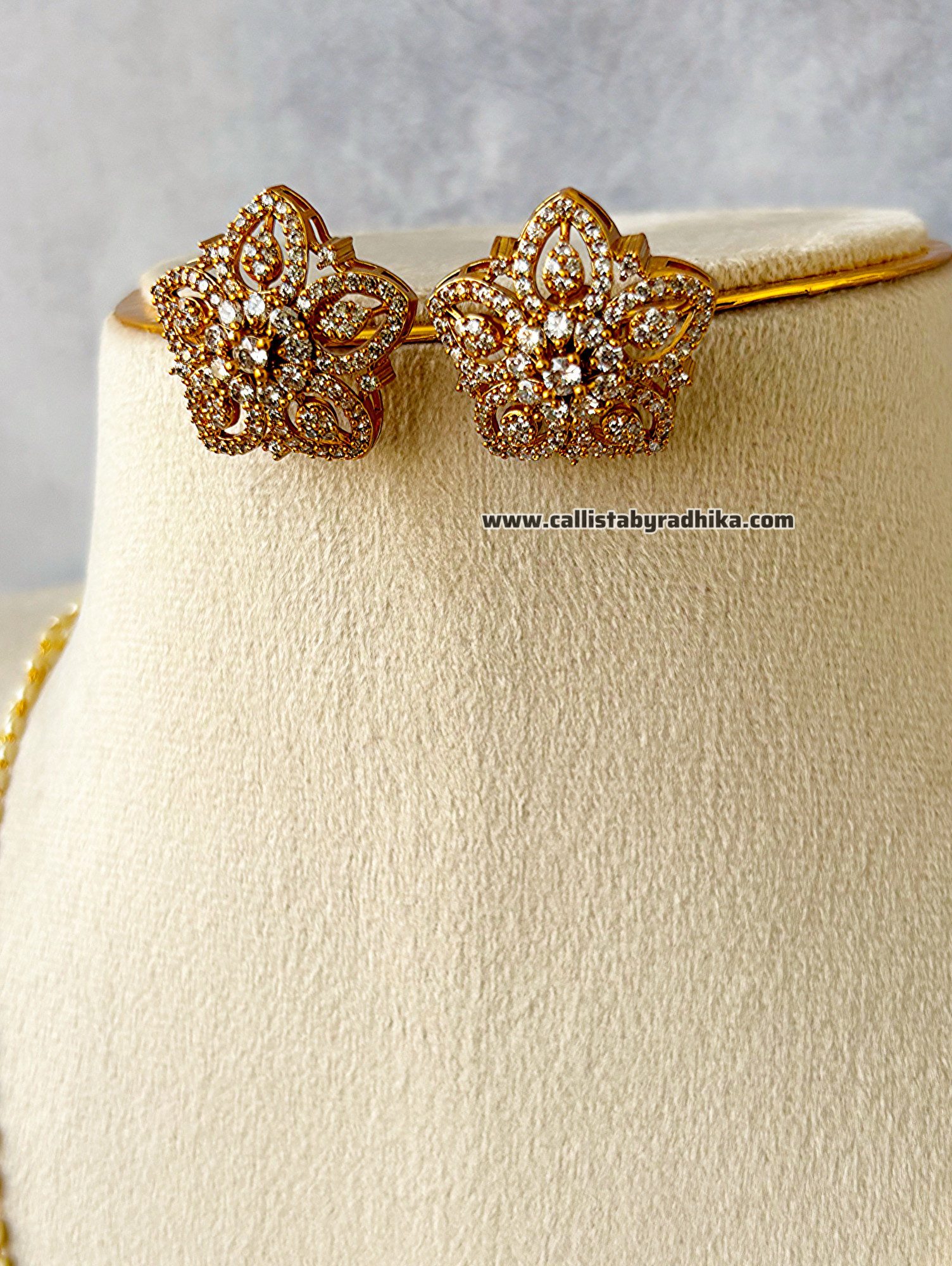 Pearl chain with Locket