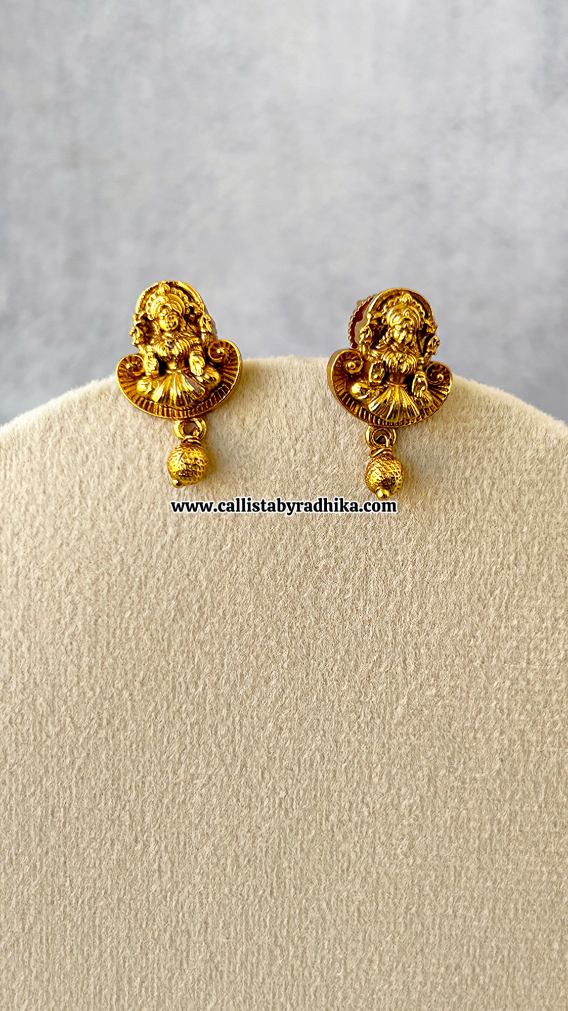 Lakshmi Pendant Pearl Maala