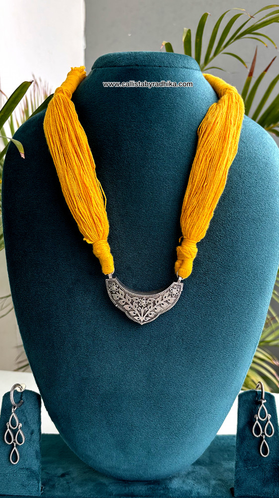 Image of Solid Silver Neckpiece
