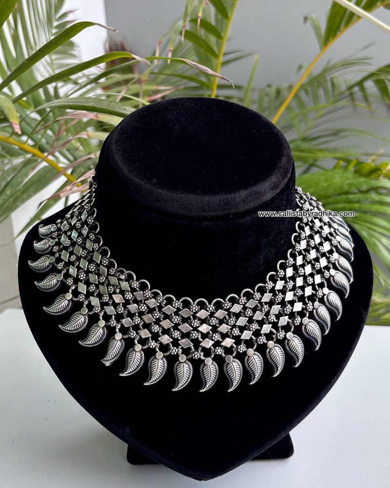 Image of Solid Silver Neckpiece