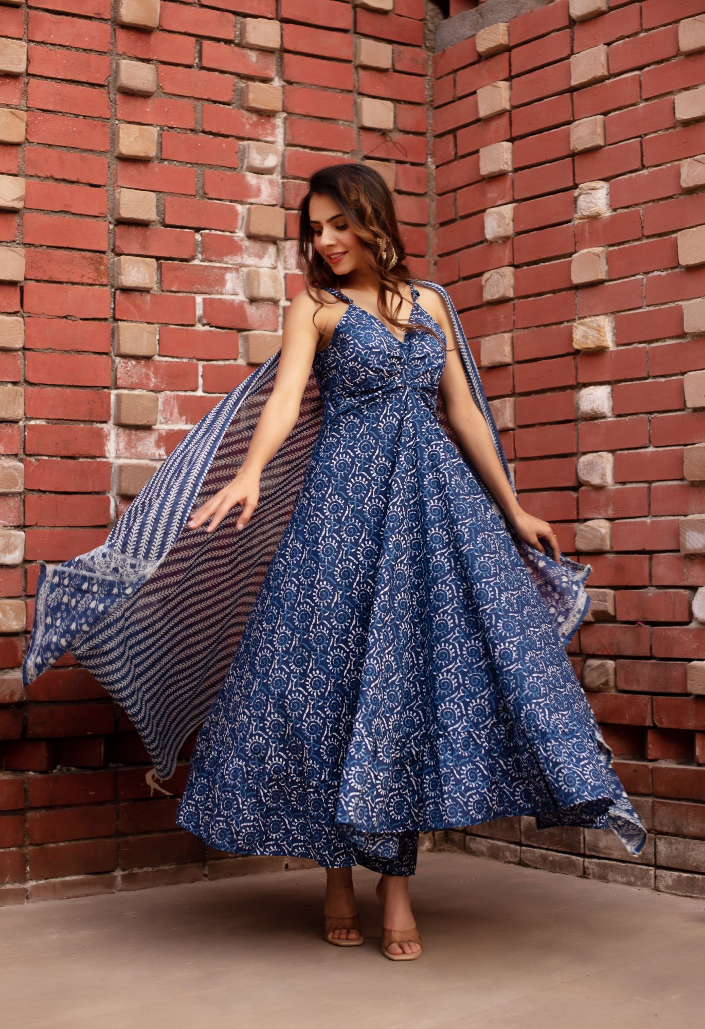 Blue Indigo Sleeveless Kurta Set With Printed Dupatta