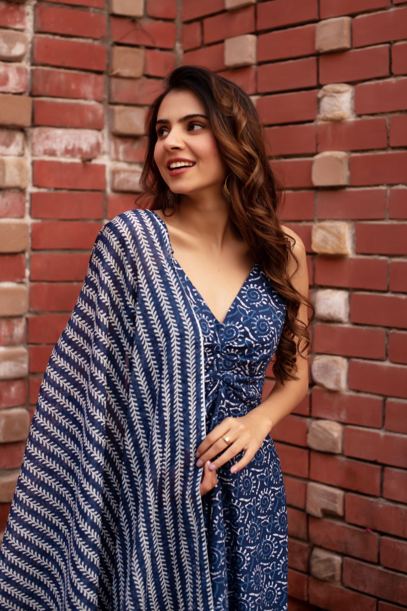 Blue Indigo Sleeveless Kurta Set With Printed Dupatta