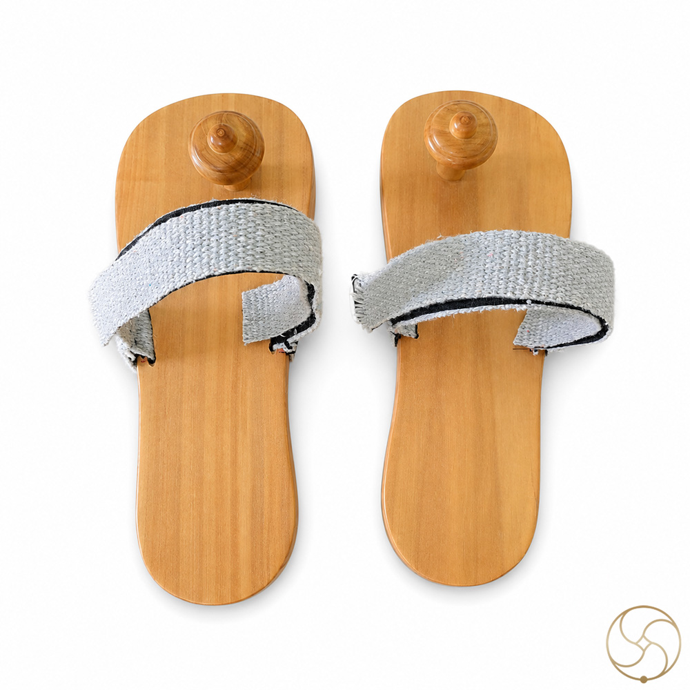 Natural White Sandalwood Khadau