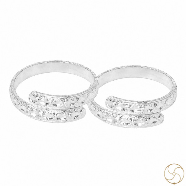 Image of 99.9% Silver Chokor Booti Index Toe Ring Pair