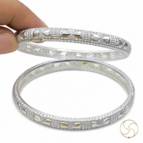 Image of 99.9% Rajwadi Floral Motif Silver Female Bangle