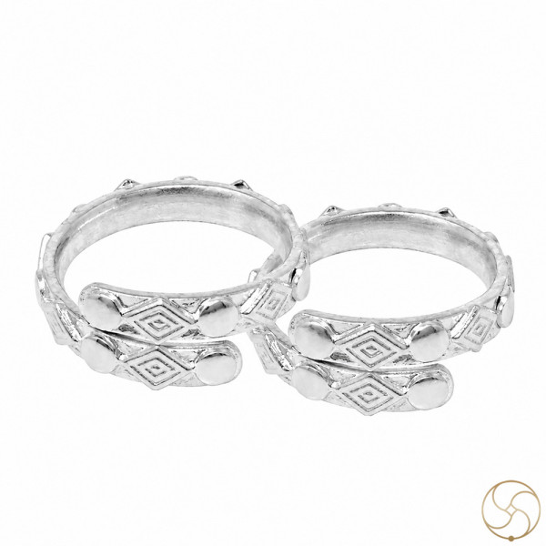 Image of 99.9% Silver Katli Chakka Index Toe Ring Pair