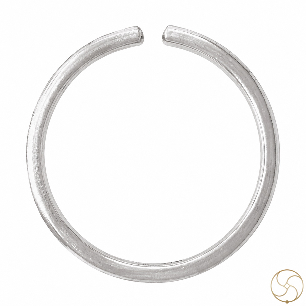 999 Silver Hammer Dotted Bangle
