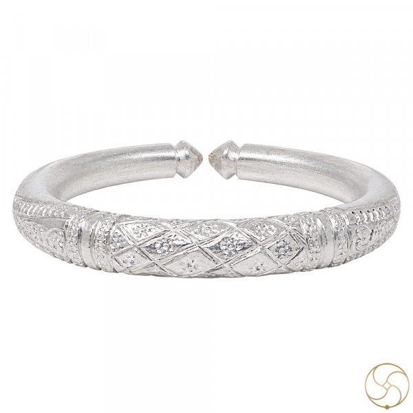 Image of 99.9% Silver Vajra Tapered Arrow Bangle