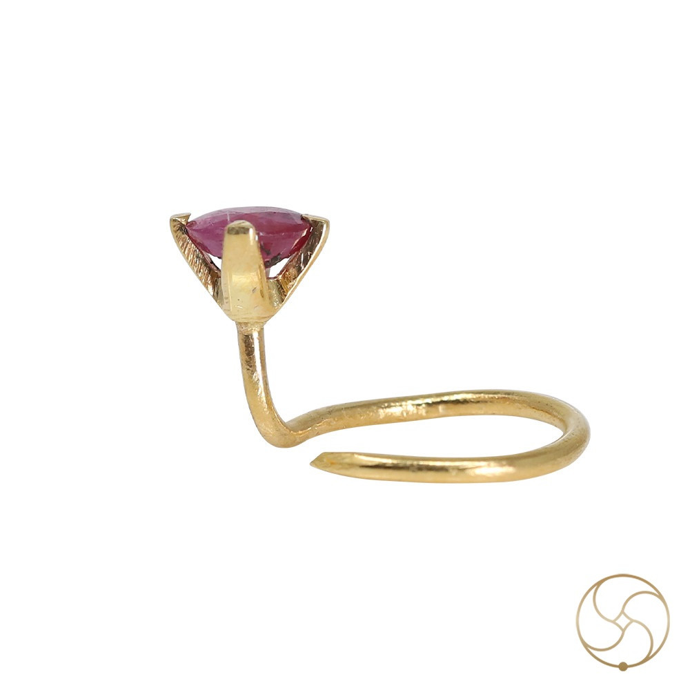 916  0310 grams Gold 035 Carat Natural Ruby Nose pin