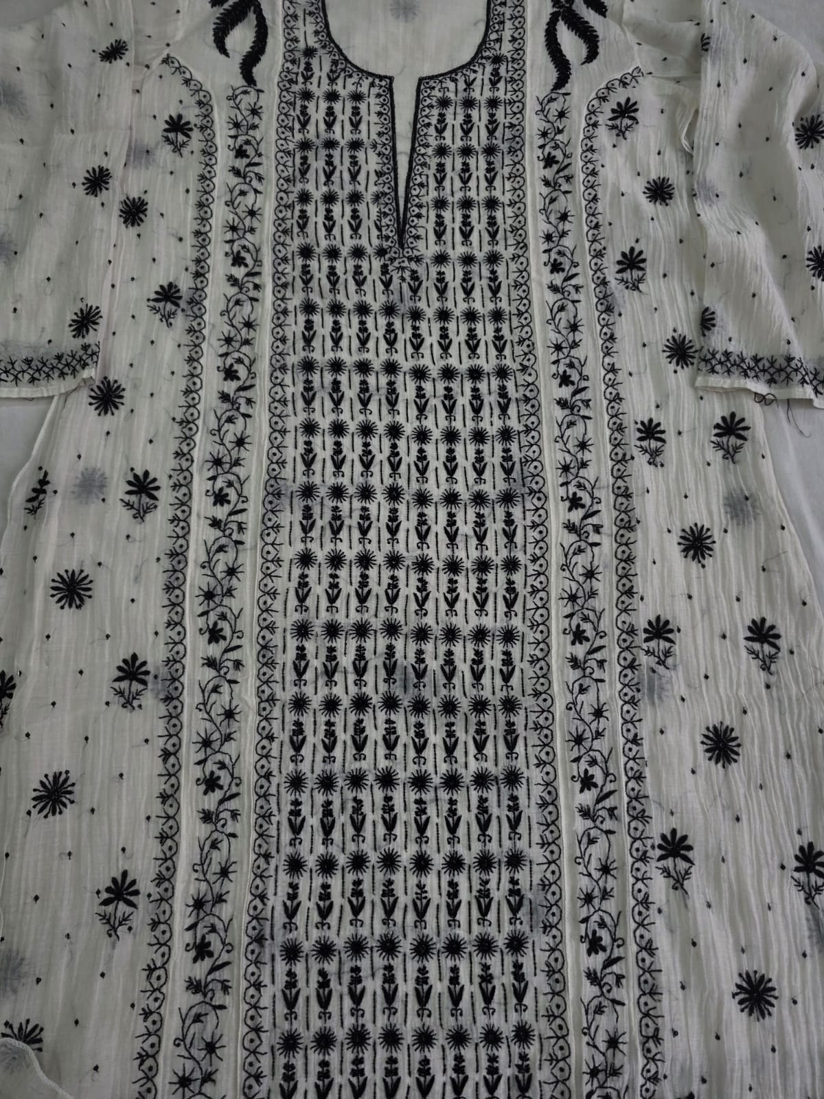Mul chanderi Semistitched Ivory and black kurta dupatta with chikankari