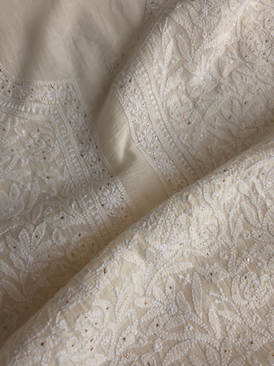 Off white Mul chanderi unstitched kurta dupatta with chikan mukaish