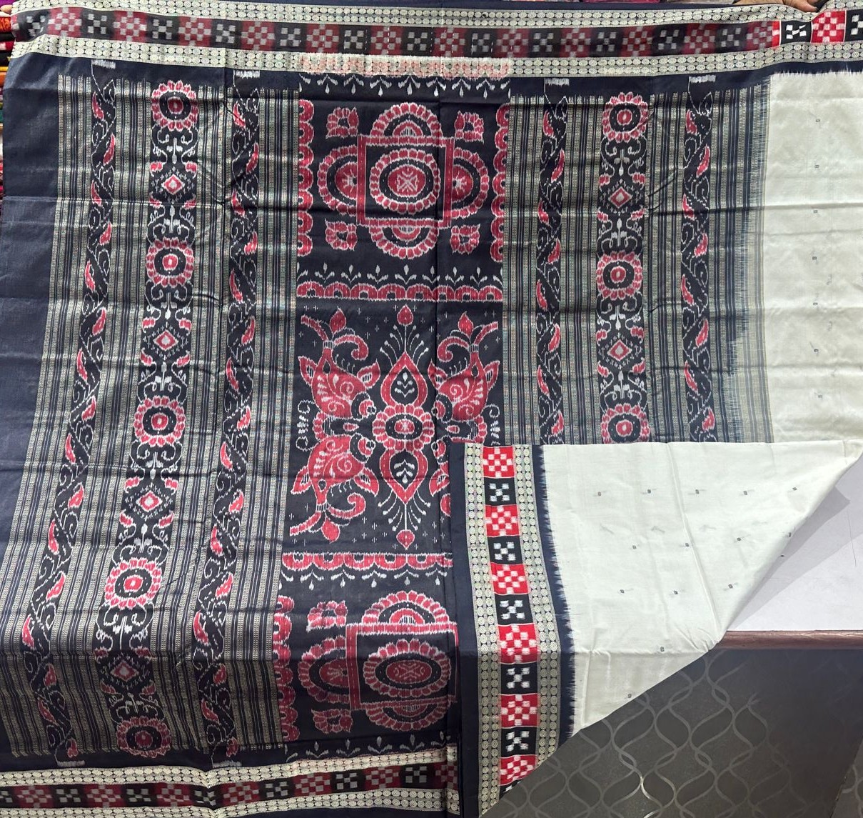 White pasapalli border sambalpuri silk saree