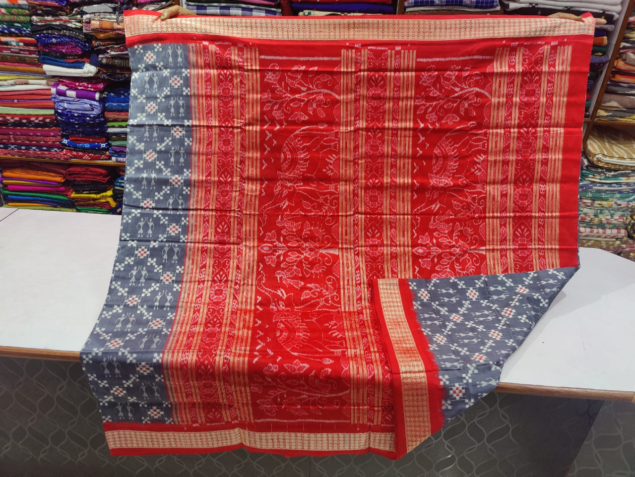 Grey and red Sambalpuri pasapalli silk saree