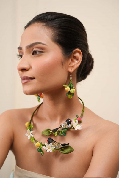 Sumi Hasli Necklace with Earrings Set