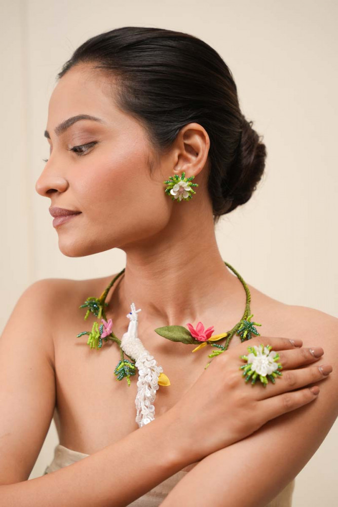 Image of Kujaku Hasli Necklace &amp; Earrings Set