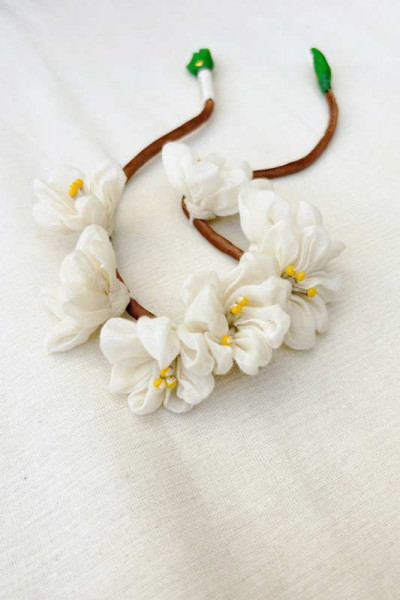 Plumeria Floral Gajra & Parandi