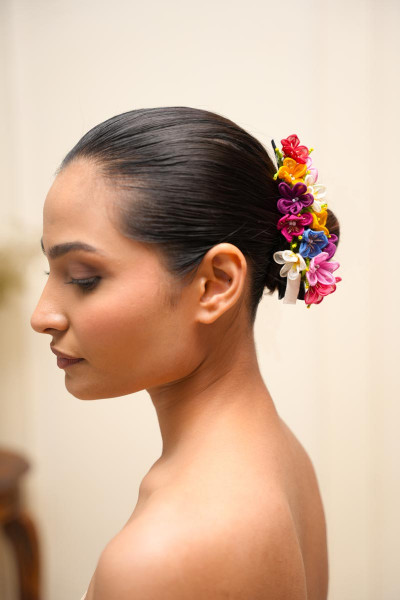 Inori Floral Crow Clip