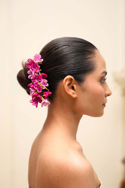 Cosmos Floral Crow Clip