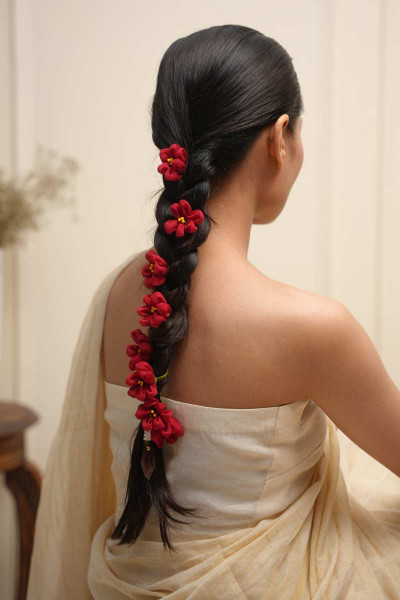 Poppy Floral Gajra & Parandi