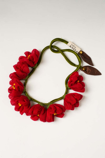 Poppy Floral Gajra & Parandi