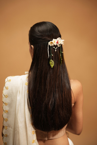 Urvashi Back Hair Clip