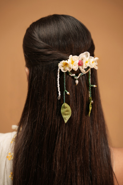 Urvashi Back Hair Clip