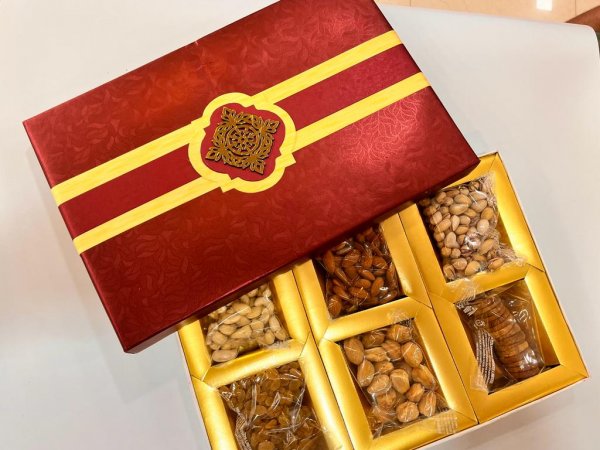 Image of Dryfruit Box 300g (Kaju,Badam,Kishmish,Pista,Anjeer,Jardalu 50g each)
