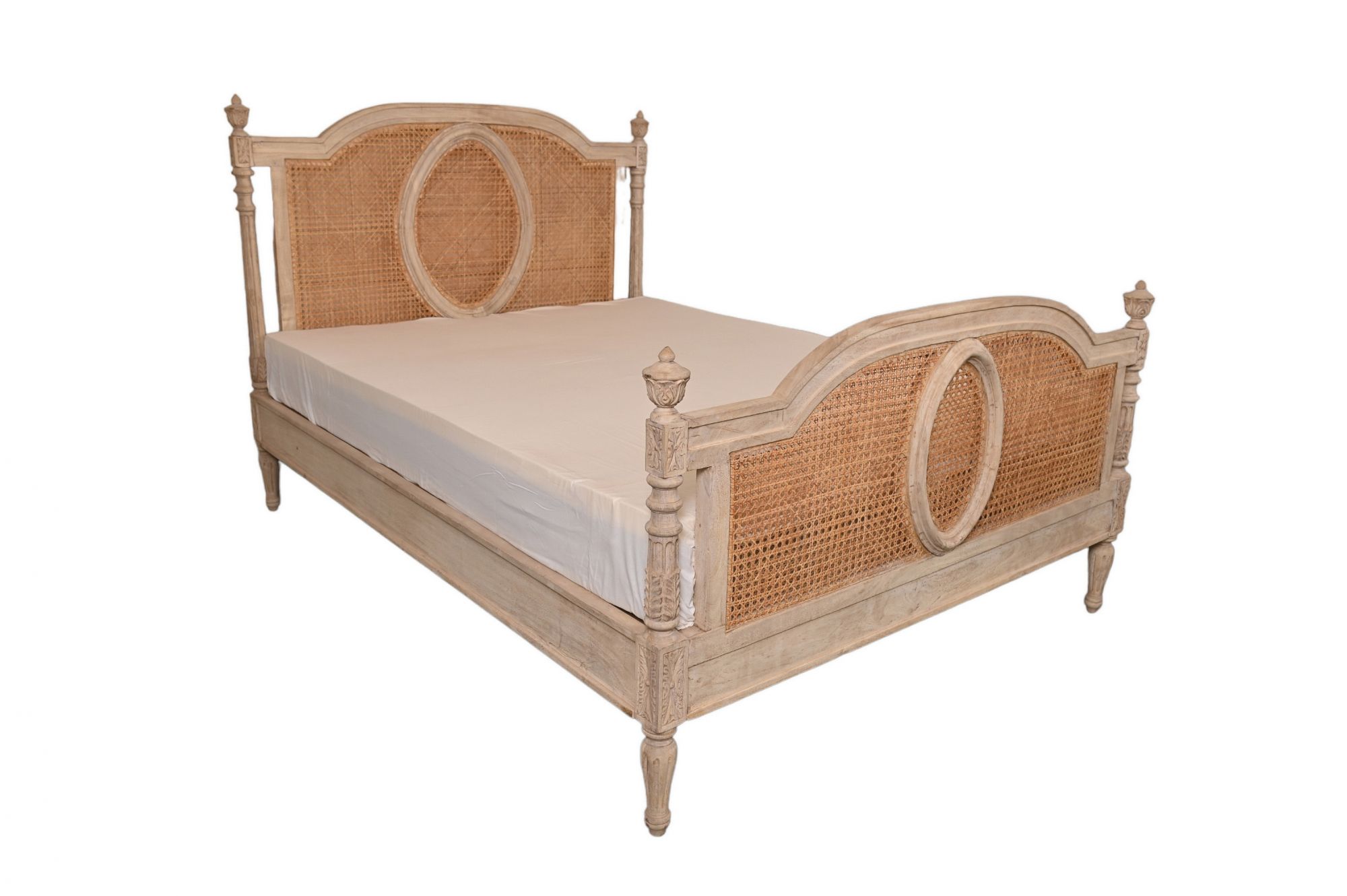 Charlotte rattan bed