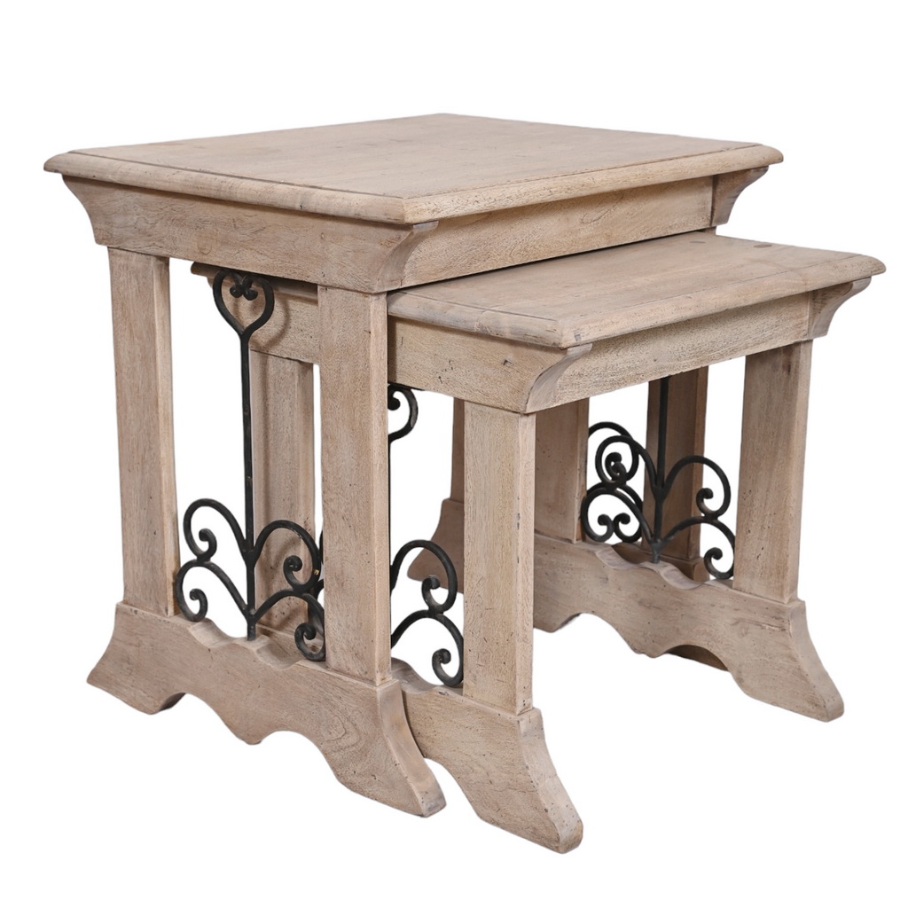 Nesting table