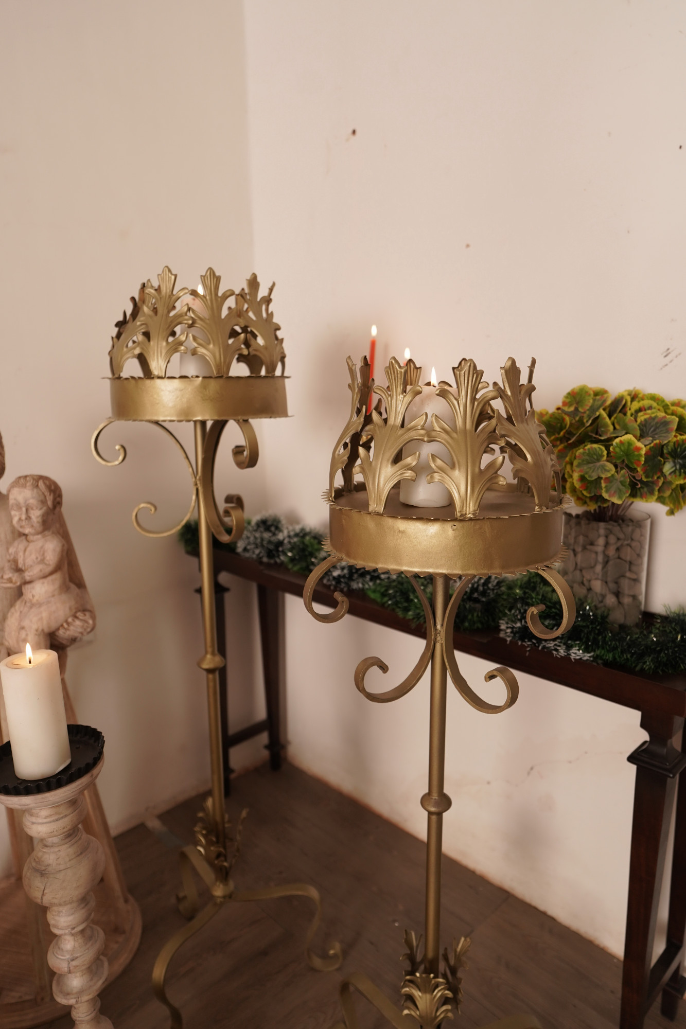 Crowned Foliate Pedestal Stands