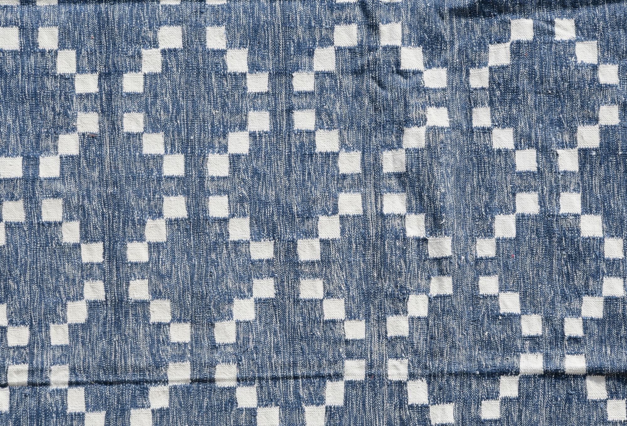 Geometric grey and white rug