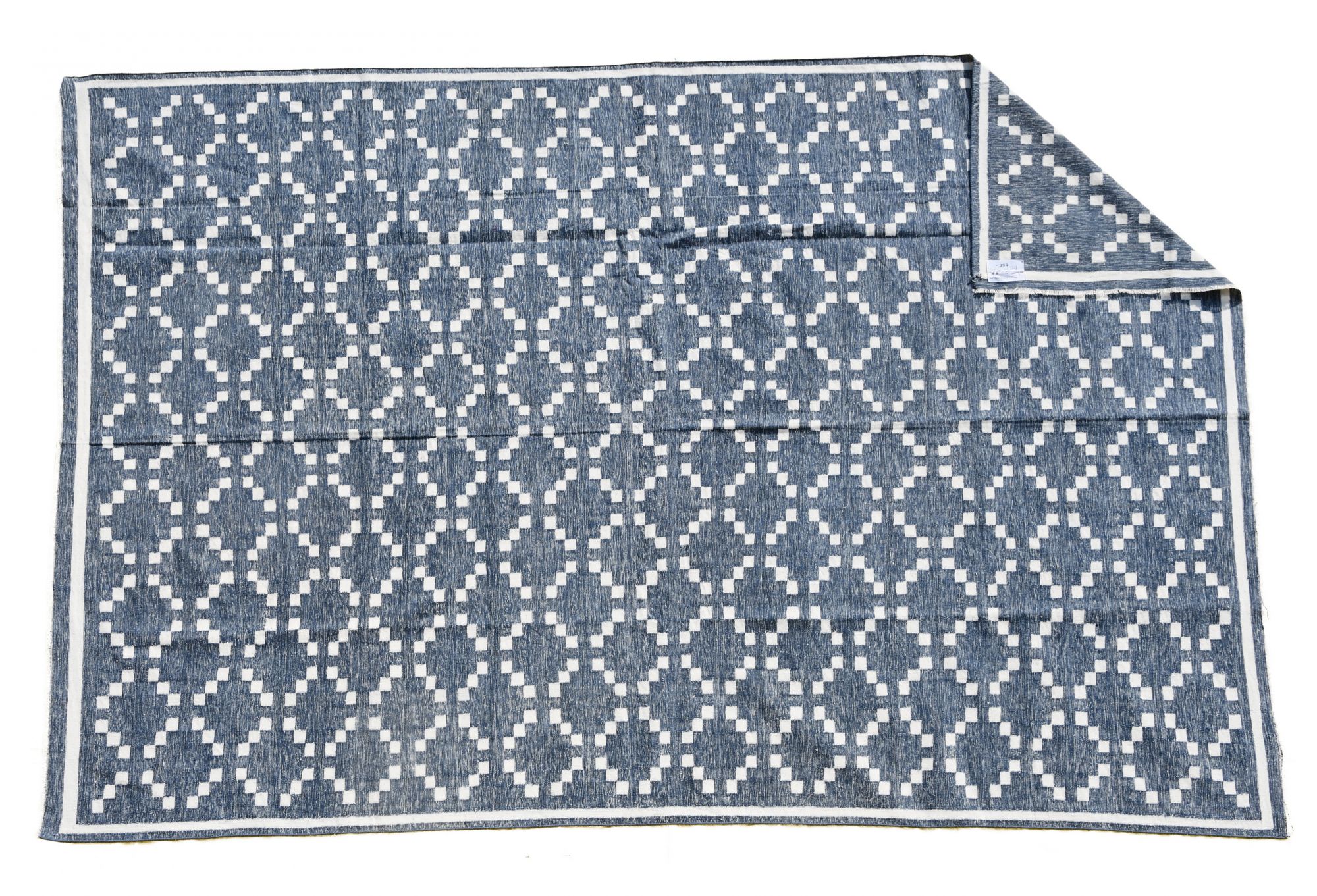 Geometric grey and white rug