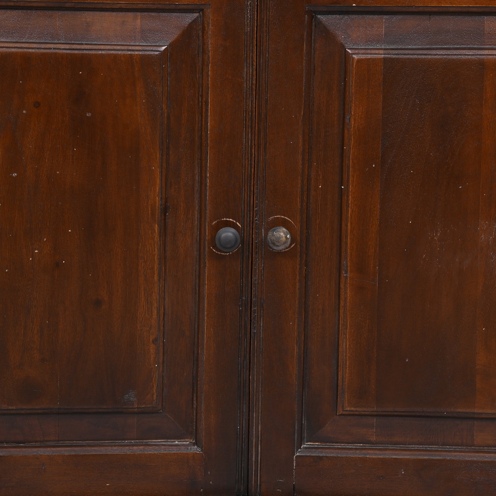 Edward Sleek dresser