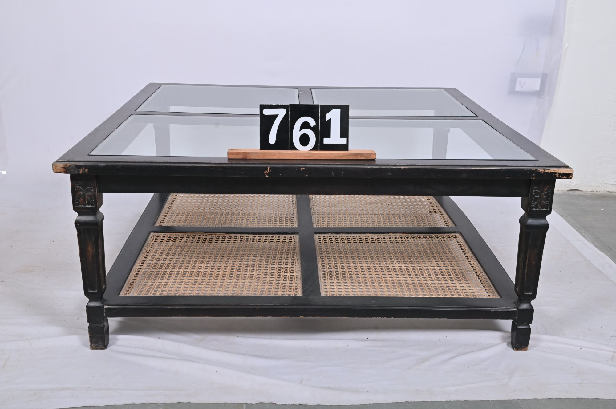 Rosettes hand-carved Coffee table