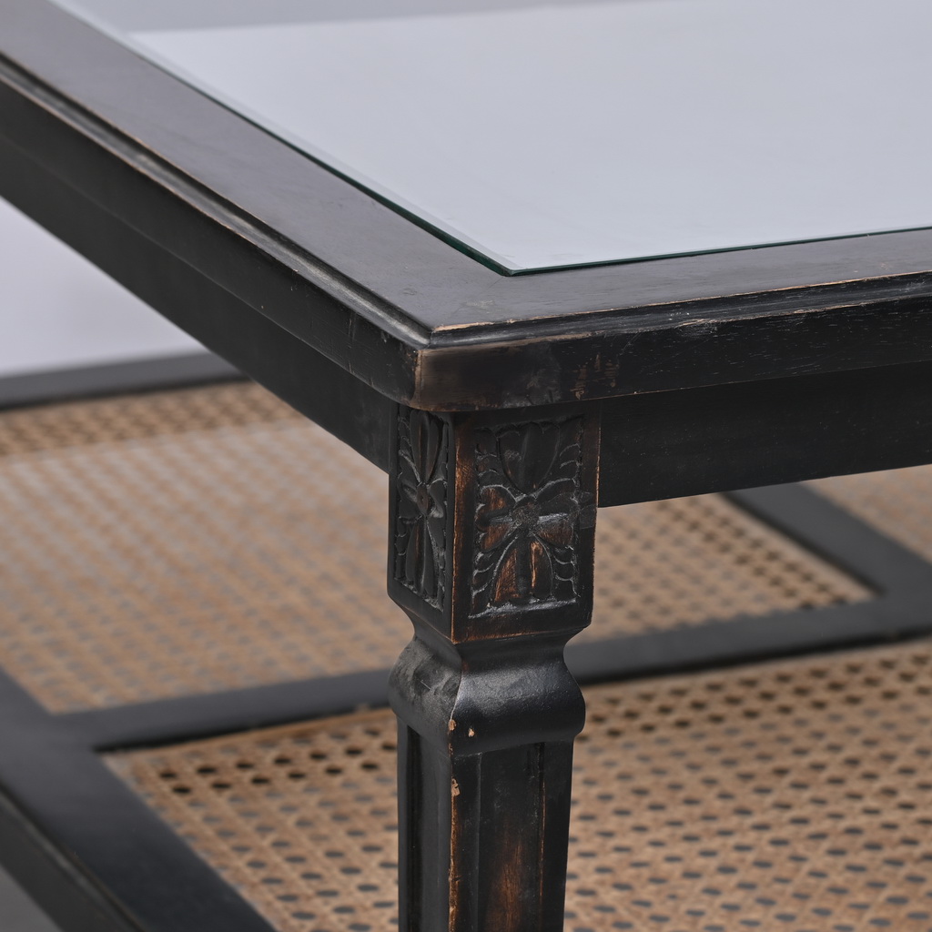 Rosettes hand-carved Coffee table