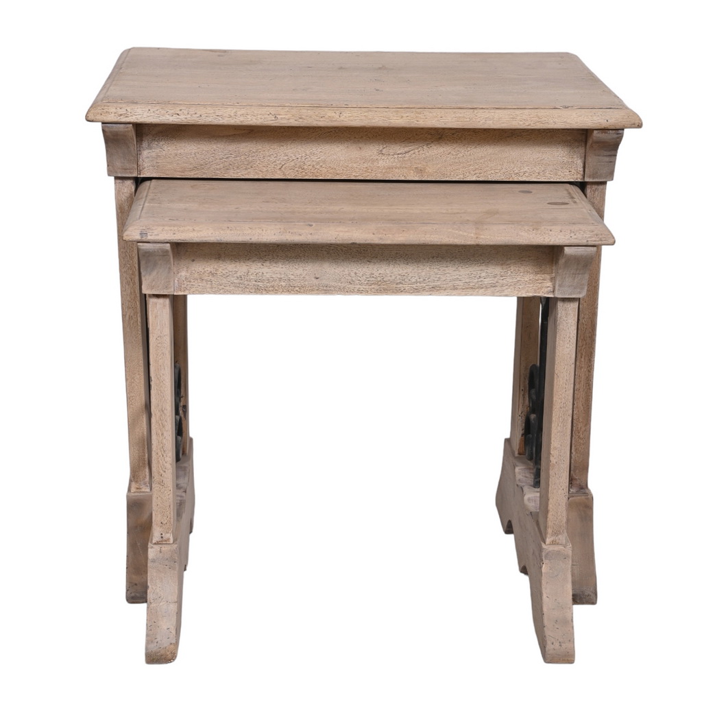 Nesting table