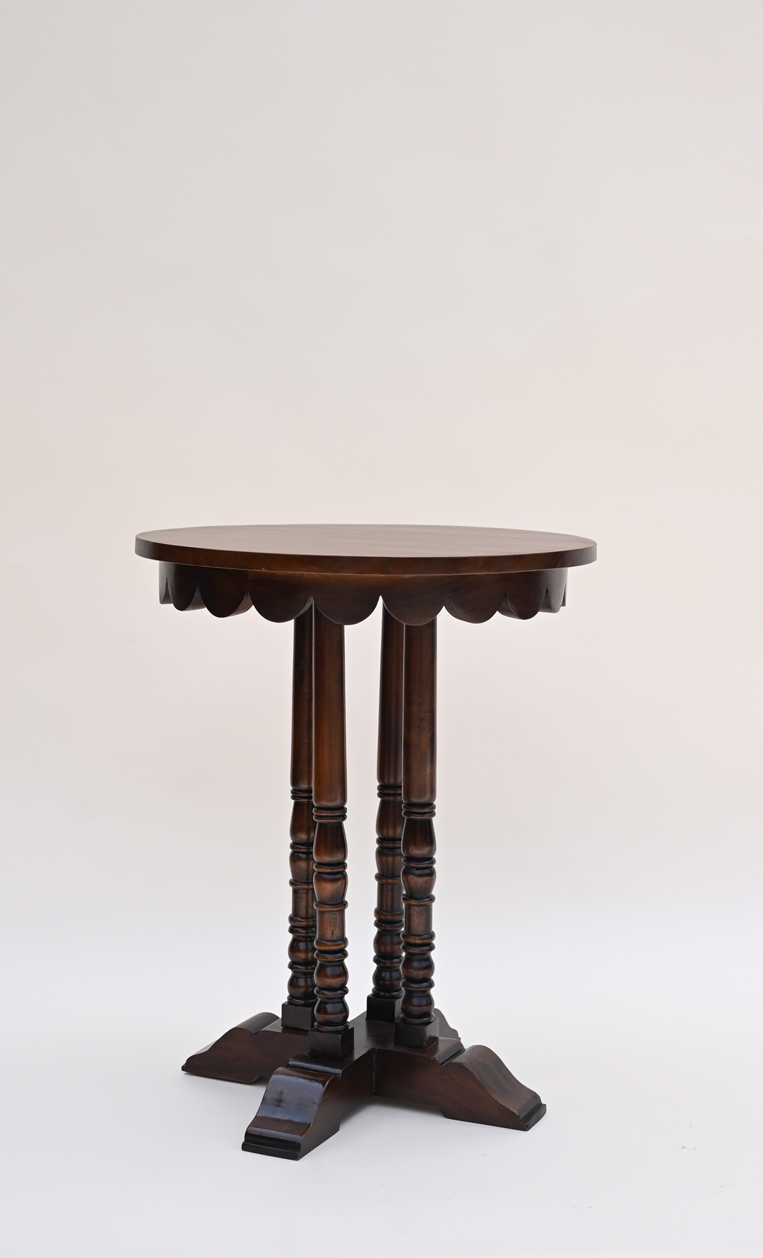 French Round scallop Accent Table
