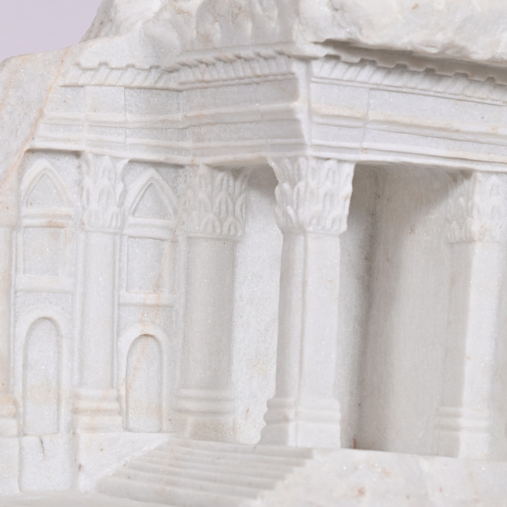 Artisan colosseum sculpture