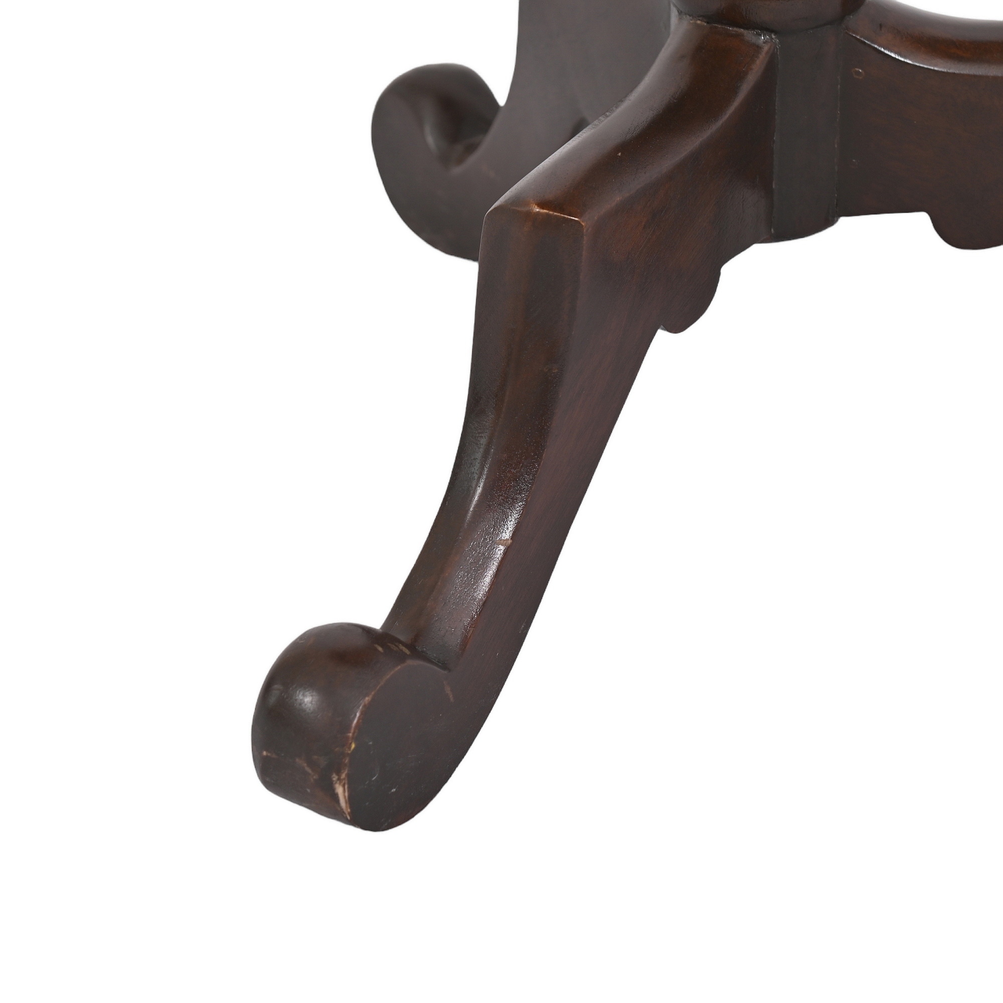 Tripod base pedestal table