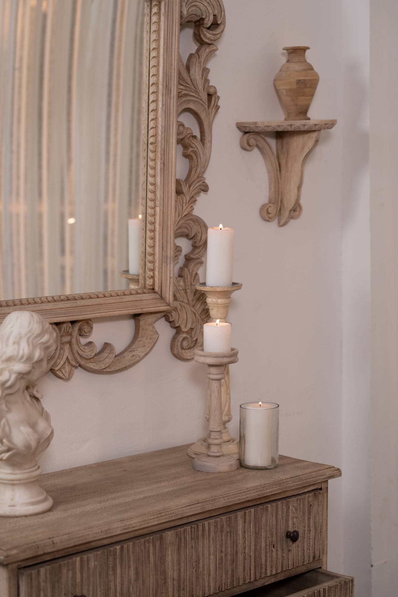 Wooden Gustavian wall bracket